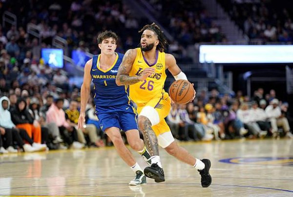 Backcourt Xia Lian của Bắc Carolina đã biểu diễn kém trong lần ra mắt. Nếu anh ta muốn ở lại Lakers, anh ta phải tiếp tục làm việc chăm chỉ.