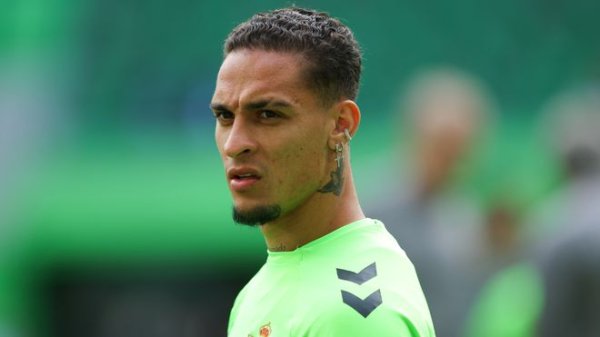 Leipzig, Leverkusen, Newcastle và Brighton gần đây đã liên hệ với Anthony