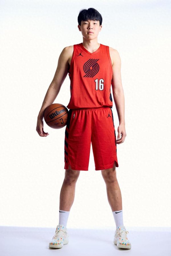 Lưu ý của nhóm: So với NBA của Xia Lian, đó là một sự chuyển đổi và thách thức lớn hơn, nhưng tôi lạc quan về Yang Hansen