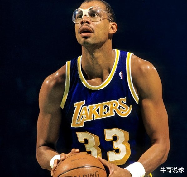 Jabbar 40 tuổi, James 40 tuổi, Jordan 40 tuổi, không so sánh, không có sự khác biệt